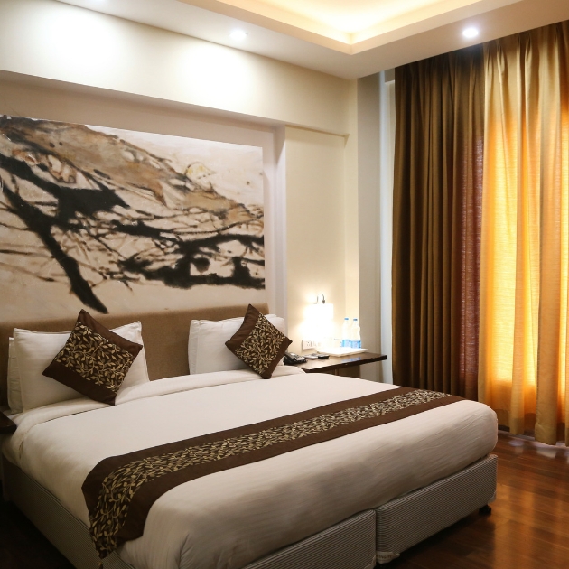 four-leaf-hotel-budaun-suite-1